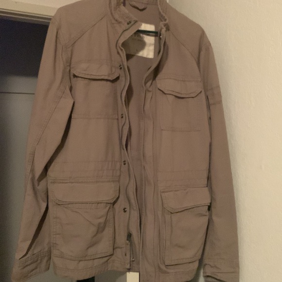 Abercrombie - Picture 4 of 6